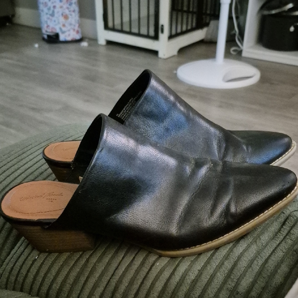 Universal Thread Black Leather Mules